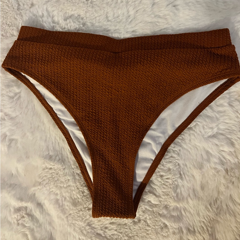 Amazon Bikini - Picture 2 of 5